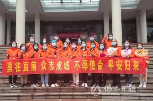 武汉加油|众志成城，，，，，同心抗疫，，，，，佩安婷用行动誊写社会责任